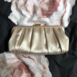 Champagne clutch